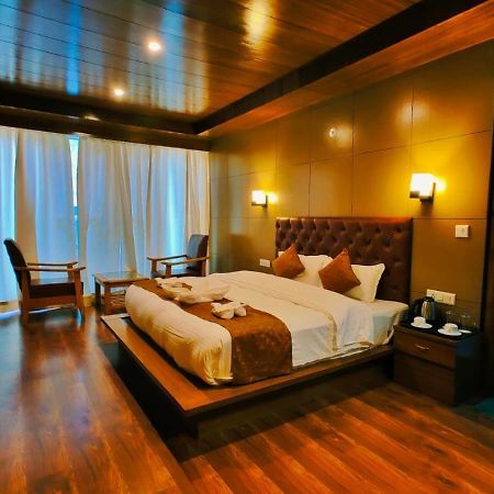 Vista Resort, Manali - ! Near Mall Road !! Hot & Cold Ac Rooms !! Best Selling !! Big Parking !! Luxury Collection !! Open Terrace !! Lift !! Playing Zone !! Property Of The Year ! المظهر الخارجي الصورة