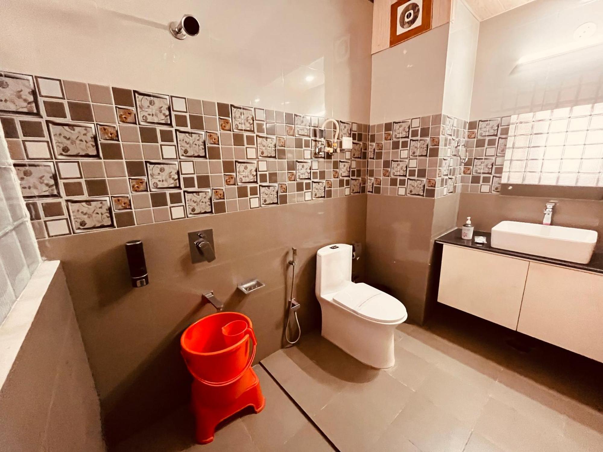 Vista Resort, Manali - ! Near Mall Road !! Hot & Cold Ac Rooms !! Best Selling !! Big Parking !! Luxury Collection !! Open Terrace !! Lift !! Playing Zone !! Property Of The Year ! المظهر الخارجي الصورة
