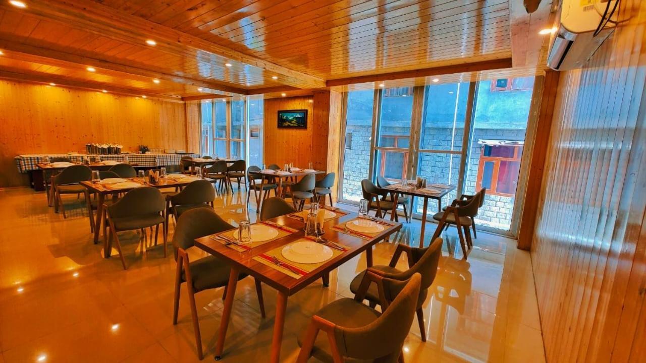 Vista Resort, Manali - ! Near Mall Road !! Hot & Cold Ac Rooms !! Best Selling !! Big Parking !! Luxury Collection !! Open Terrace !! Lift !! Playing Zone !! Property Of The Year ! المظهر الخارجي الصورة