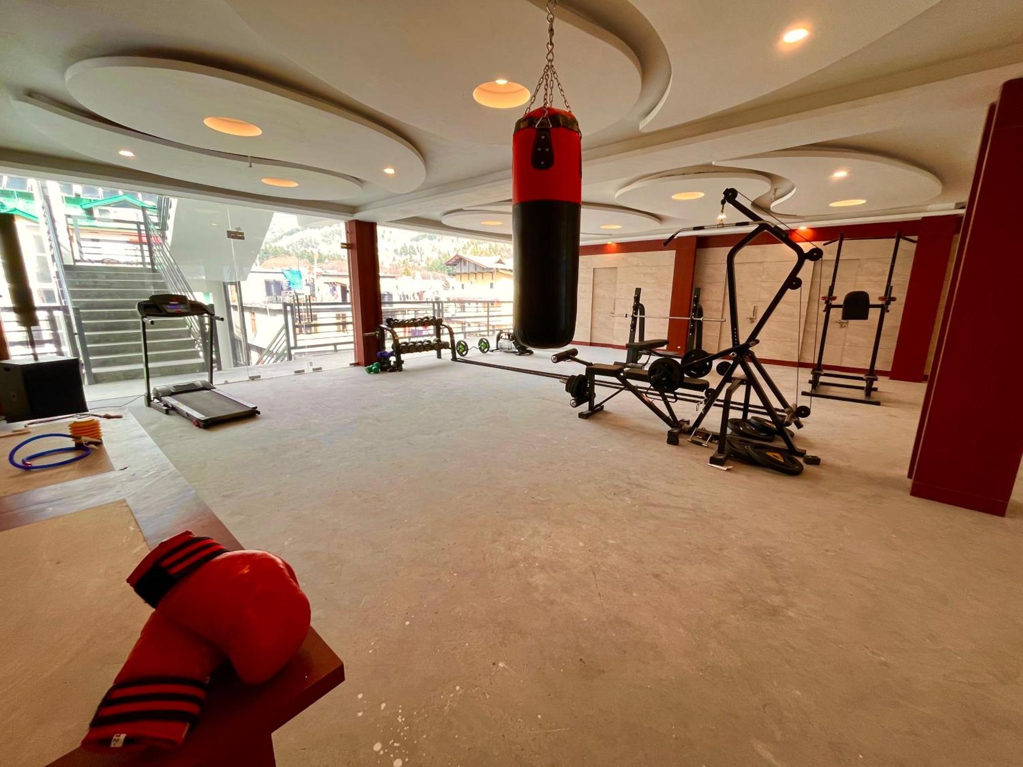 Vista Resort, Manali - ! Near Mall Road !! Hot & Cold Ac Rooms !! Best Selling !! Big Parking !! Luxury Collection !! Open Terrace !! Lift !! Playing Zone !! Property Of The Year ! المظهر الخارجي الصورة