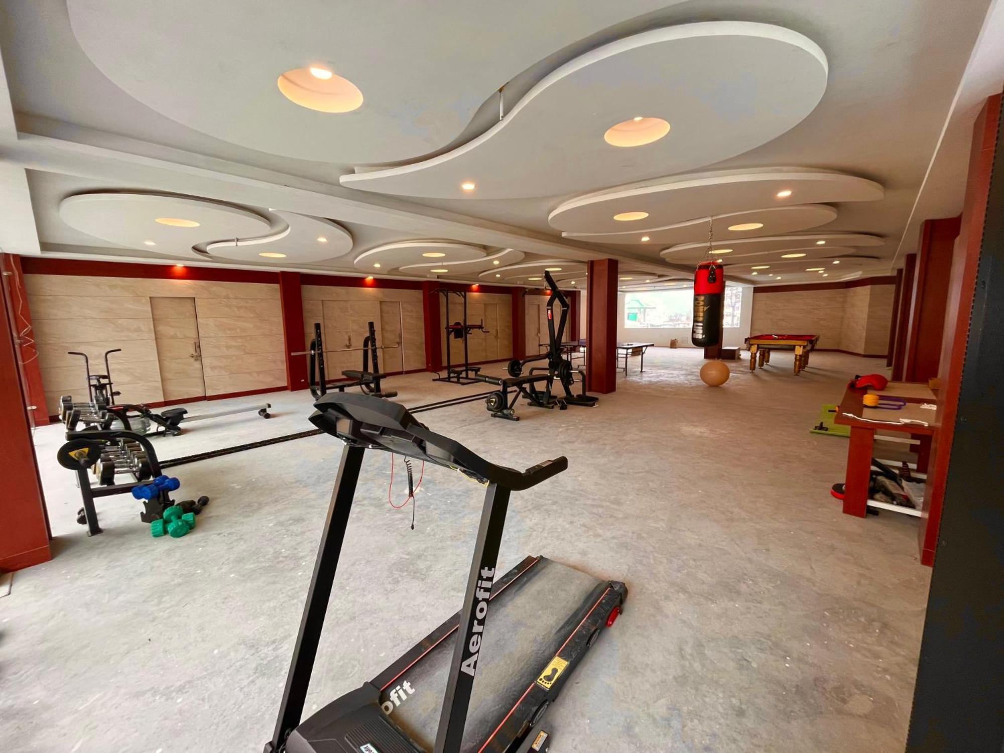 Vista Resort, Manali - ! Near Mall Road !! Hot & Cold Ac Rooms !! Best Selling !! Big Parking !! Luxury Collection !! Open Terrace !! Lift !! Playing Zone !! Property Of The Year ! المظهر الخارجي الصورة