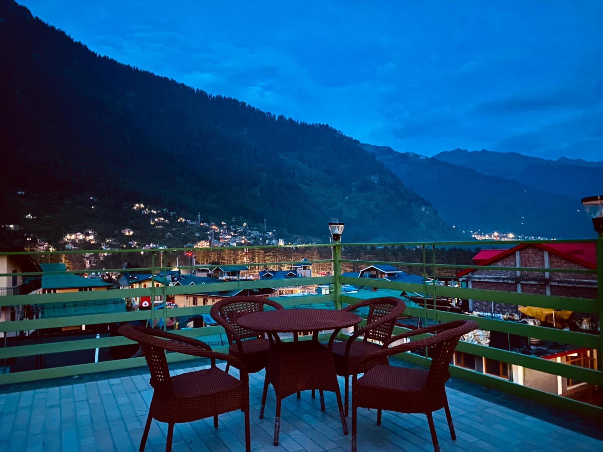 Vista Resort, Manali - ! Near Mall Road !! Hot & Cold Ac Rooms !! Best Selling !! Big Parking !! Luxury Collection !! Open Terrace !! Lift !! Playing Zone !! Property Of The Year ! المظهر الخارجي الصورة
